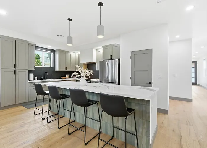 Beautiful Near Asu Families & Groups Welcome * Tempe
