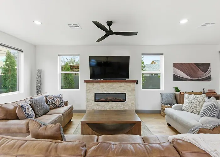 Beautiful Home Near Asu Families & Groups Welcome Holiday home